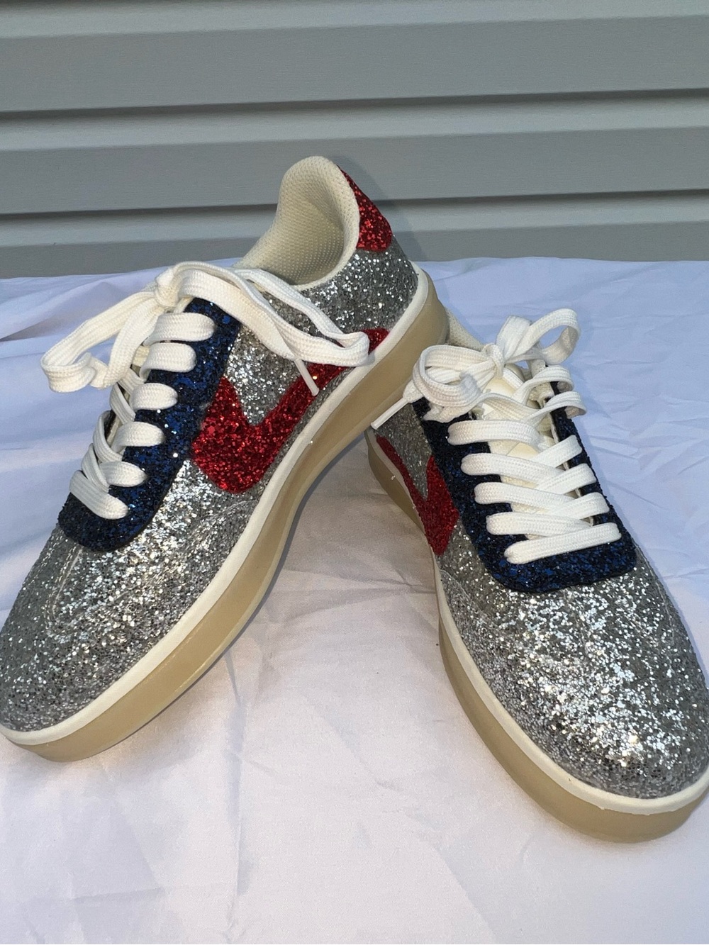 NWOT Lucky Step Air Cooled Size 8 Silver Glitter Sneakers Red Blue Lace Up - Picture 2 of 11